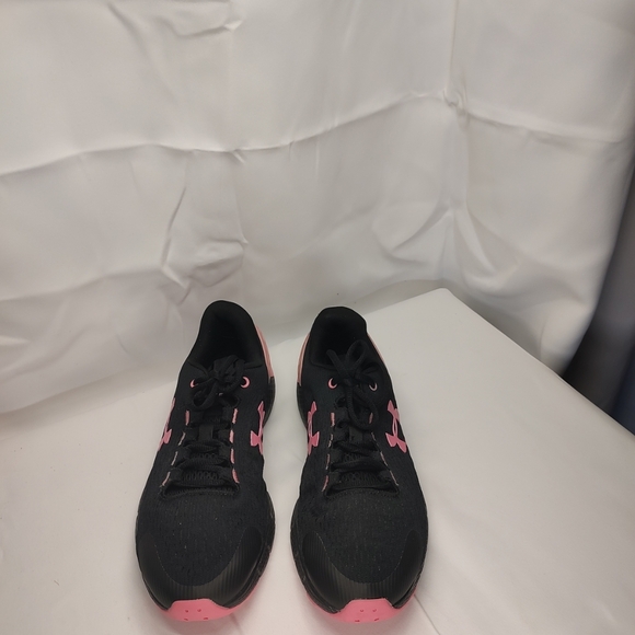UNDER ARMOUR YOUTH Size 5 black/Pink lace up athletic shoes EUC! - Picture 2 of 7
